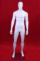 Wei�gl�nzende m�nnliche Schaufensterpuppe mit abstraktem Gesicht
