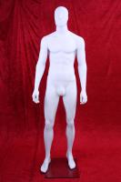 M�nnliche Schaufensterpuppe in strahlendem wei�