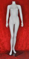 Weibliche Schaufensterfigur wei� headless