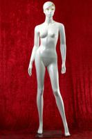 Weibliche Schaufensterpuppe perlwei�