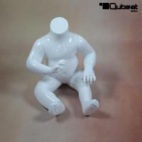 Schaufensterfigur Kind, sitzend