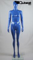 Weibliche faceless Schaufensterpuppe blau