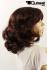 Braune, mittellange Frauenpercke mit Locken