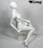Weibliche Schaufensterpuppe elegante Haltung, sitzend, faceless, weiss glnzend