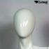 Weibliche Schaufensterpuppe elegante Haltung, sitzend, faceless, weiss glnzend