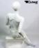 Weibliche Schaufensterpuppe elegante Haltung, sitzend, faceless, weiss matt
