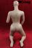 Weibliche Schaufensterpuppe knieend hautfarben Schaufensterfigur Mannequin
