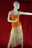 Weibliche Schaufensterpuppe / Mannequin faceless white shining