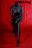 Weibliche Schaufensterpuppe Schaufensterfigur schwarz sitzend kopflos Mannequin