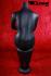 Weibliche Schaufensterpuppe Schaufensterfigur schwarz sitzend kopflos Mannequin