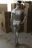 Weibliche Schaufensterpuppe, silber mit angewickeltem Arm