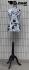 Weibliche Schneiderpuppe wei� / schwarz gebl�mt