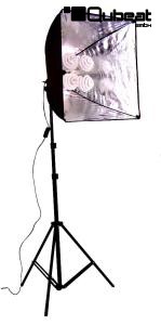 2x Fotolampen, Studioset mit 8 Tageslichtlampen,  Stativ gefedert, Faltbox "Mars"