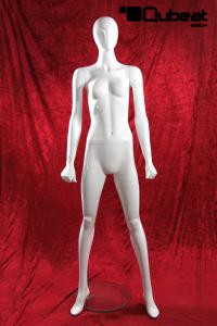 Abstrakt gestaltete, weibliche Schaufensterfigur in glnzenden Wei