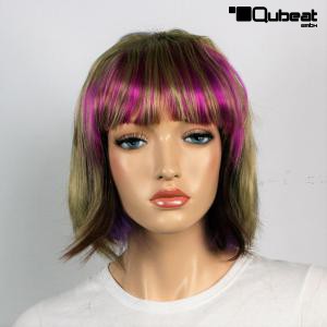 Blond/braune Percke mit pinken Strhnchen