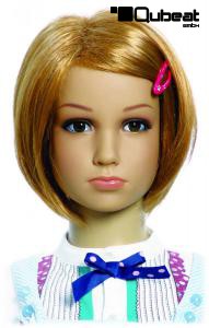 Blonde Kinderpercke mit Haarspange