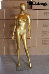 Goldene Schaufensterpuppe ohne Gesicht