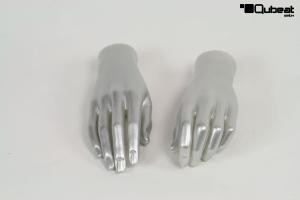 Hnde einer Schaufensterpuppe, silber