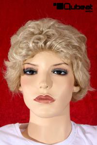 Lockige blonde Kurzhaarpercke