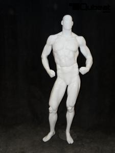 Mnnliche Schaufensterpuppe in wei glnzend, Bodybuilder