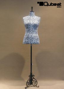 Schneiderpuppe mit elegantem Metallstnder