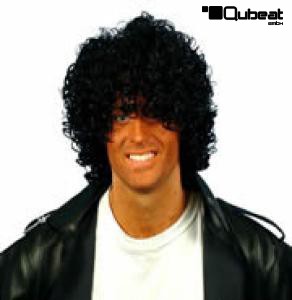 Schwarze Mnnerpercke mit Locken