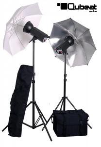 Studioblitzlicht Set 2x 300 W Fotostudio Schirme und diverse Filter, Stativ gefedert, "Supernova"