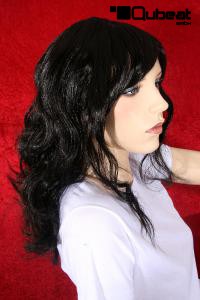 Langhaarperücke in Schwarz, bestehend aus hochwertigem Kanekalon Volle