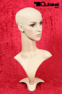 Weibliche B�ste aus Kunststoff