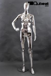 Weibliche chromfarbene Schaufensterpuppe faceless