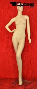 Weibliche Schaufensterfigur / Mannequin