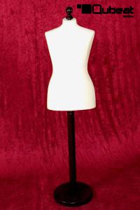 Weibliche Schneiderpuppe, beige