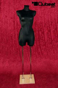 Weibliche Schneiderpuppe schwarz mit heller Standplatte