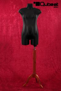 Weibliche, schwarze Schneiderpuppe mit Babybauch