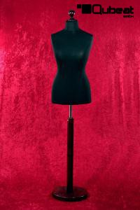 Weiblicher Schneiderpuppen-Torso mit dunklem Holzst�nder